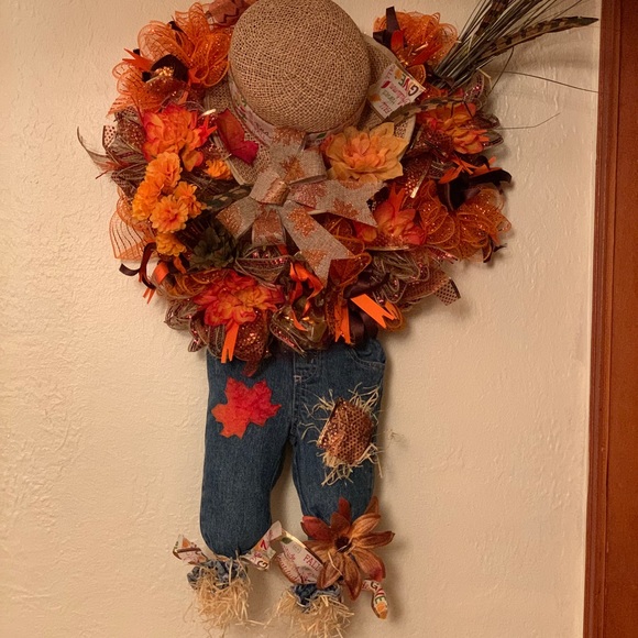 Beautifully decorated door wreaths - Picture 5 of 5